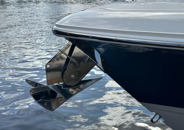 Boston Whaler 350 Realm image