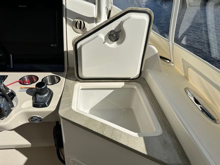 Boston Whaler 350 Realm image