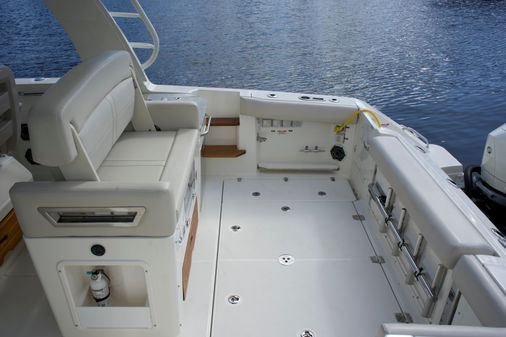 Boston Whaler 350 Realm image