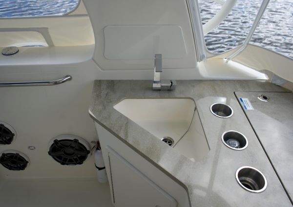 Boston Whaler 350 Realm image