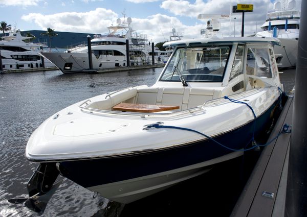 Boston Whaler 350 Realm image