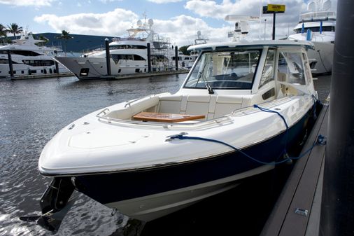 Boston Whaler 350 Realm image