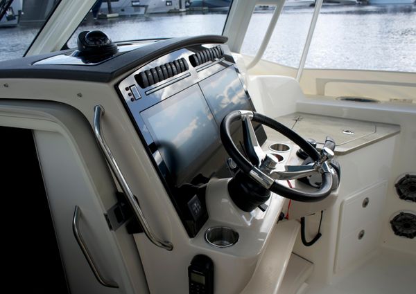 Boston Whaler 350 Realm image