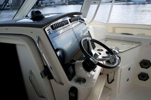 Boston Whaler 350 Realm image