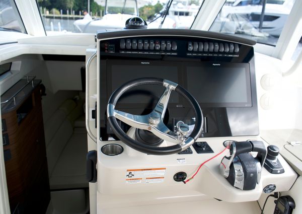 Boston Whaler 350 Realm image