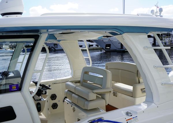 Boston Whaler 350 Realm image