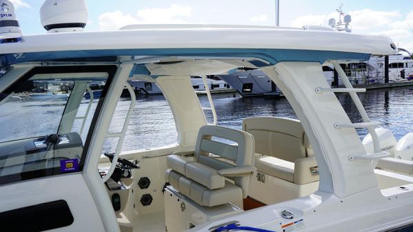 Boston Whaler 350 Realm image