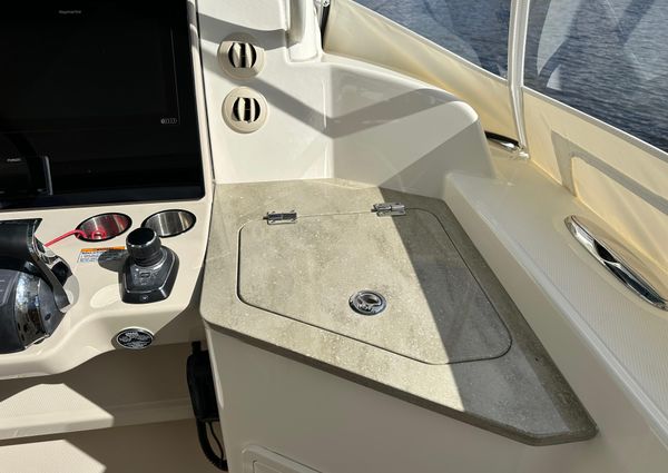 Boston Whaler 350 Realm image