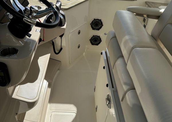 Boston Whaler 350 Realm image