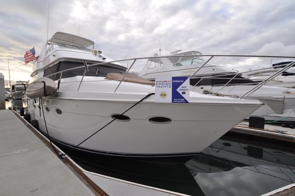 Carver 530 Voyager Pilothouse - main image