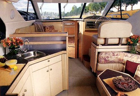 Bayliner 3488 Avanti image