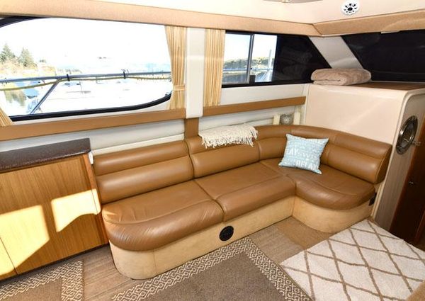 Bayliner 3488-FLYBRIDGE-SEDAN image