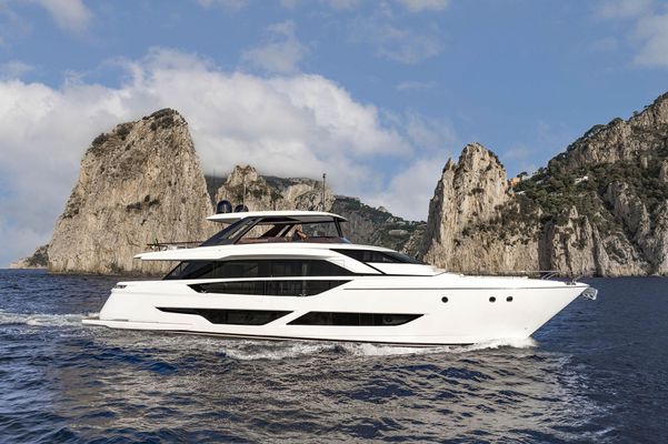 Ferretti-yachts 860 - main image