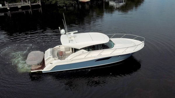 Tiara Yachts 44 Coupe