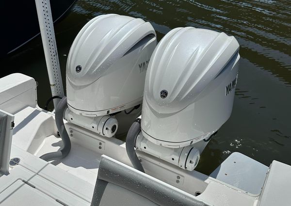 Everglades 273-CENTER-CONSOLE image