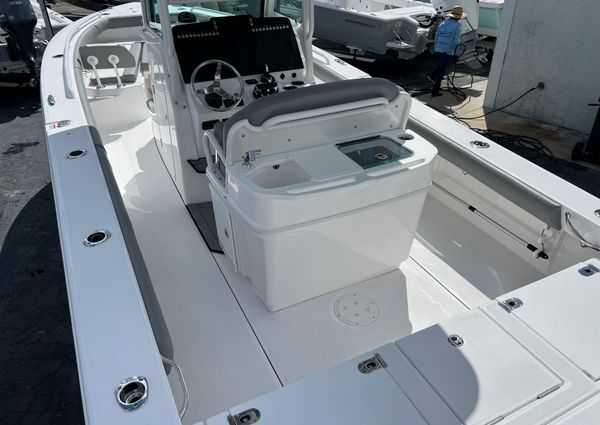 Everglades 273-CENTER-CONSOLE image