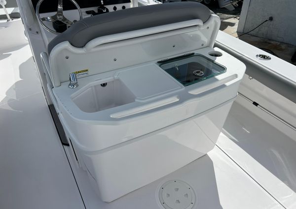 Everglades 273-CENTER-CONSOLE image