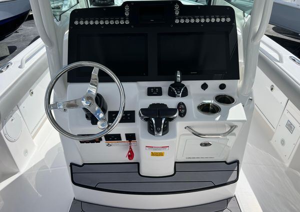 Everglades 273-CENTER-CONSOLE image