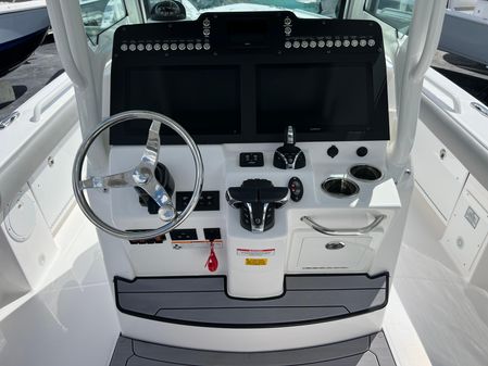 Everglades 273-CENTER-CONSOLE image