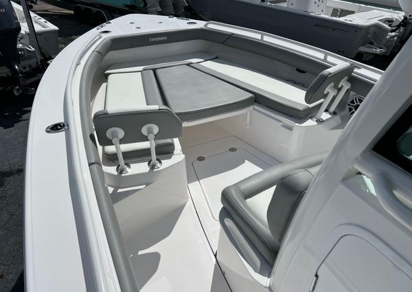 Everglades 273-CENTER-CONSOLE image