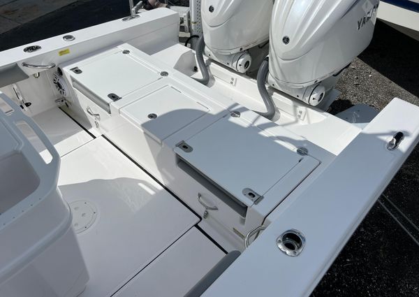 Everglades 273-CENTER-CONSOLE image