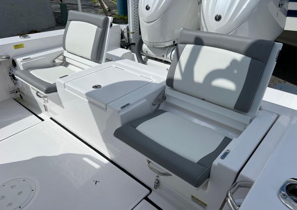 Everglades 273-CENTER-CONSOLE image