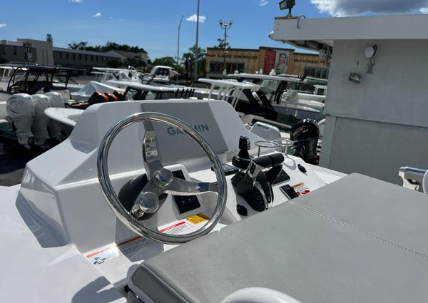 Everglades 273-CENTER-CONSOLE image