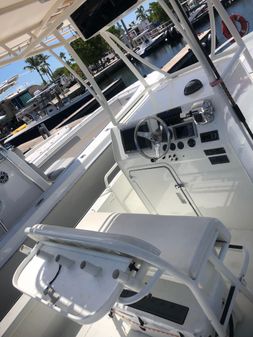 Boston Whaler Guardian 25 image