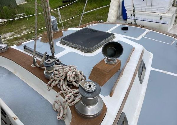 Gulfstar 44-CENTER-COCKPIT image