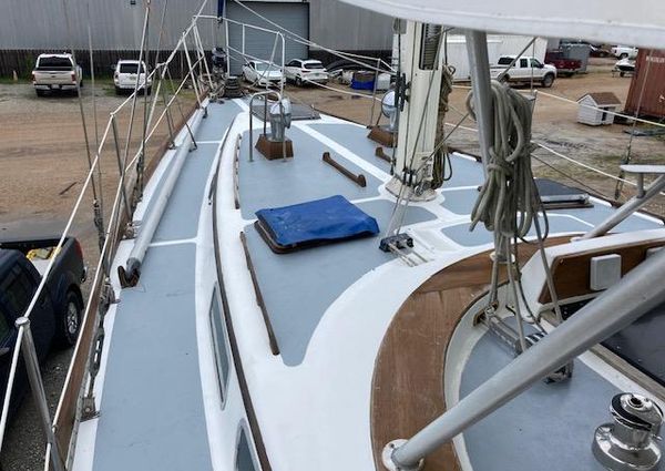 Gulfstar 44-CENTER-COCKPIT image