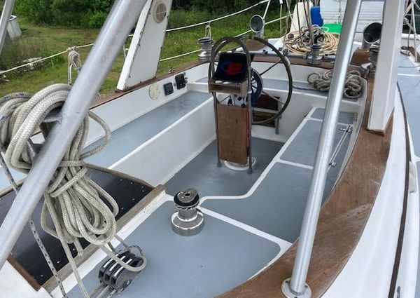 Gulfstar 44-CENTER-COCKPIT image