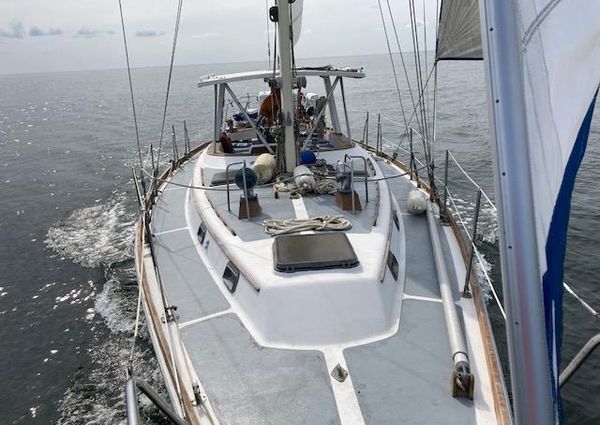 Gulfstar 44-CENTER-COCKPIT image