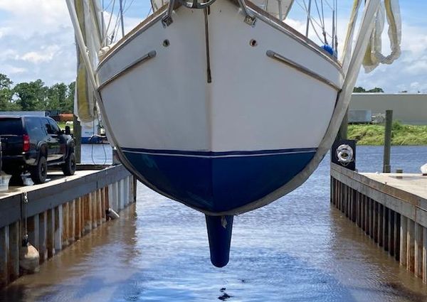 Gulfstar 44-CENTER-COCKPIT image