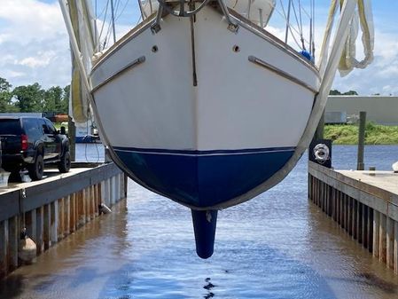 Gulfstar 44-CENTER-COCKPIT image