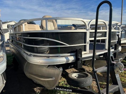 Sun-tracker FISHIN-BARGE-20-DLX - main image