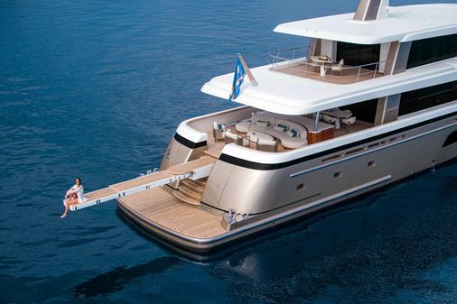 Van der Valk Custom 34M Explorer image