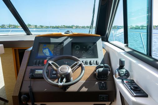 Tiara Yachts C39 Coupe image