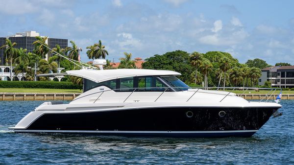 Tiara Yachts C39 Coupe
