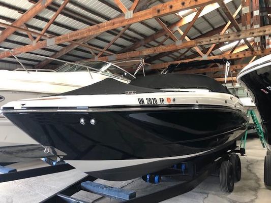 Monterey M5 Sport Boat - main image