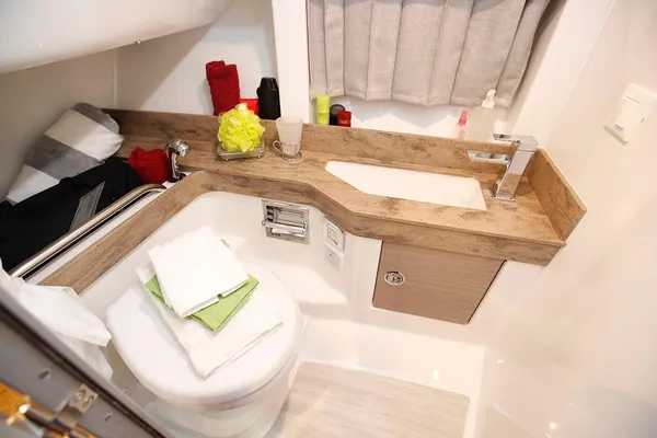 Formula 350 Crossover Bowrider I/O image