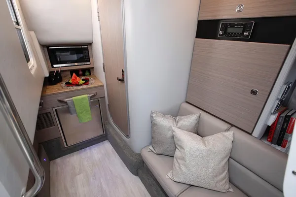 Formula 350 Crossover Bowrider I/O image