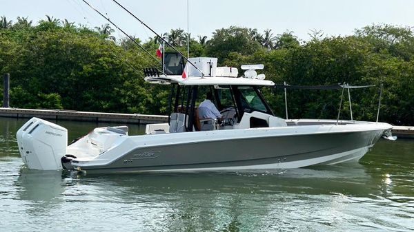 Boston Whaler 360 Outrage 