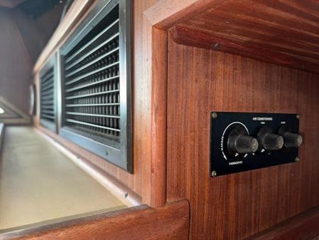 Hatteras 43-DOUBLE-CABIN-MOTORYACHT image