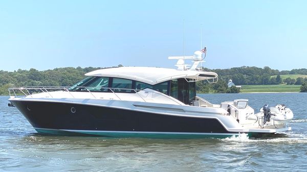 Tiara Yachts 53 Coupe 