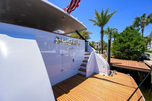 Broward 108-RAISED-PILOTHOUSE image