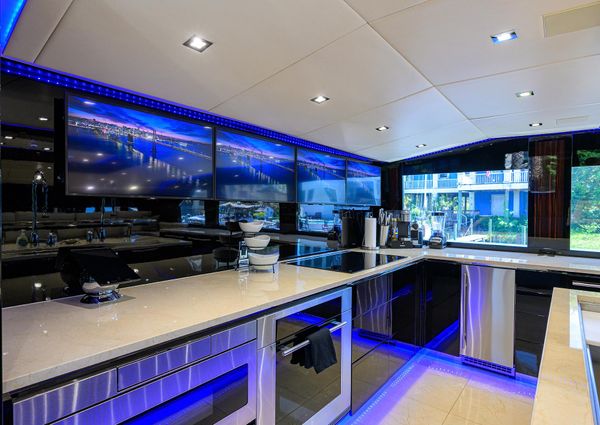 Broward 108-RAISED-PILOTHOUSE image