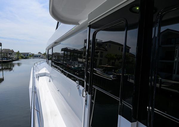 Broward 108-RAISED-PILOTHOUSE image