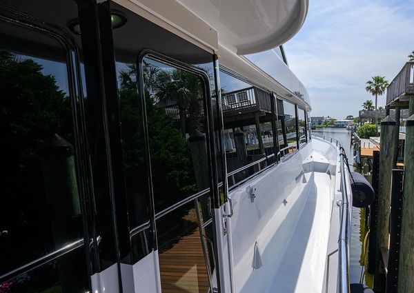 Broward 108-RAISED-PILOTHOUSE image