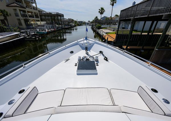 Broward 108-RAISED-PILOTHOUSE image