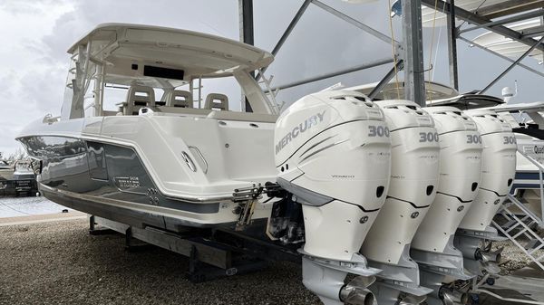 Boston Whaler 420 Outrage 